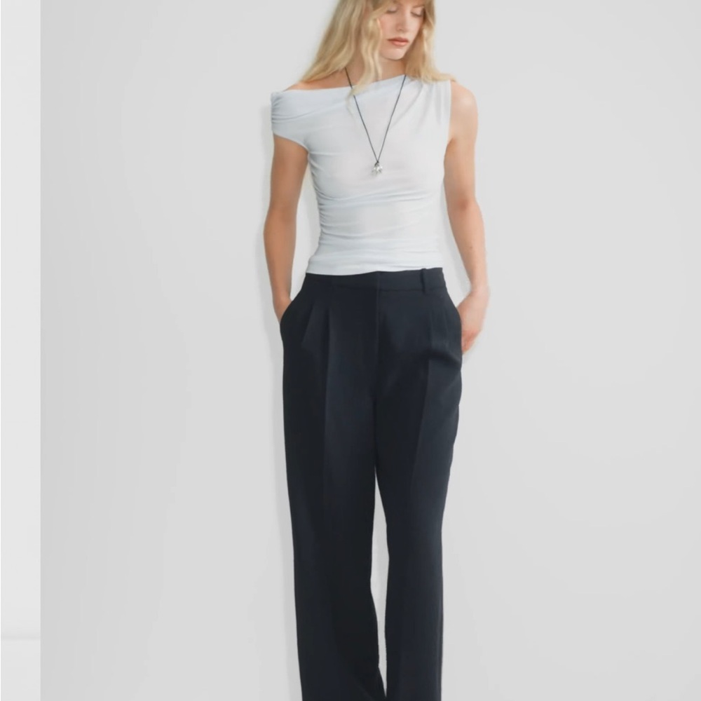 Aritzia the effortless pant